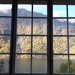 منزل للإقامة Fjordshelter Vintage Townhouse تيسيدال